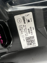 Load image into Gallery viewer, Frontscheinwerfer Seat Leon 5FB941007G Full LED Links Scheinwerfer Headlight SCH9630900657km