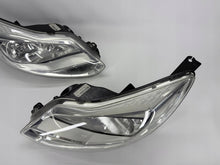 Laden Sie das Bild in den Galerie-Viewer, Frontscheinwerfer Ford Focus BM51-13W030-AF BM51-13W029-AF Ein Satz Headlight SCH7233028270bm