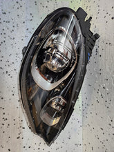 Laden Sie das Bild in den Galerie-Viewer, Frontscheinwerfer Porsche Macan 95b 95B941032CQ Xenon Rechts Headlight SCH1861975372km