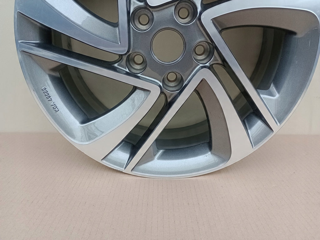 1x Alufelge 17 Zoll 7.0" 5x114.3 40ET KE409-4E200 Nissan Rim Wheel