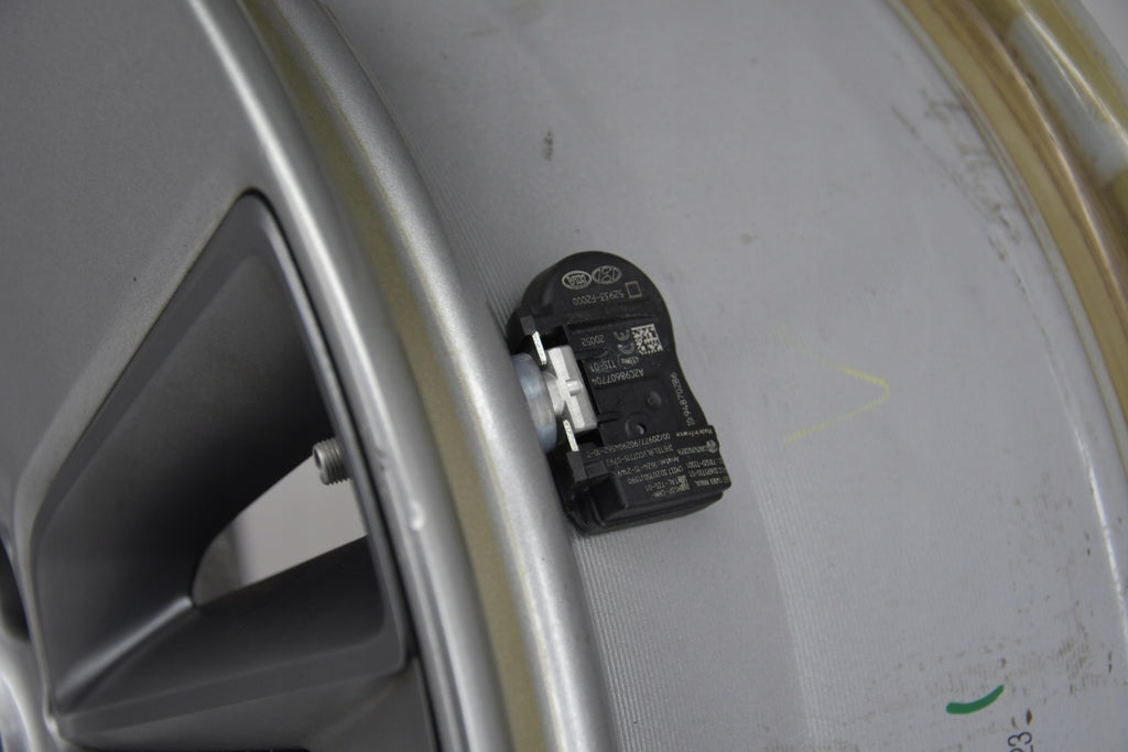 1x Alufelge 17 Zoll 7.0" 5x114.3 50ET Glanz Silber 52910-K4000 Hyundai Kona FEL1038803396yx