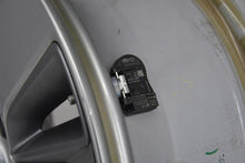 Laden Sie das Bild in den Galerie-Viewer, 1x Alufelge 17 Zoll 7.0" 5x114.3 50ET Glanz Silber 52910-K4000 Hyundai Kona FEL1038803396yx