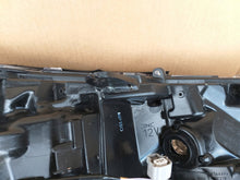 Laden Sie das Bild in den Galerie-Viewer, Frontscheinwerfer Toyota V W4043 LED Ein Stück (Rechts oder Links) Headlight