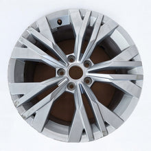Load image into Gallery viewer, 1x Alufelge 17 Zoll 8.0&quot; 5x112 41ET Glanz Silber 3G0601025T VW Passat Rim Wheel