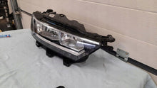 Laden Sie das Bild in den Galerie-Viewer, Frontscheinwerfer VW T-Roc 90136433 Rechts Scheinwerfer Headlight SCH5691659614jt