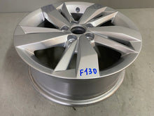 Laden Sie das Bild in den Galerie-Viewer, 1x Alufelge 15 Zoll 5.5&quot; 5x100 40ET Glanz Silber 2G0601025N VW Polo Rim Wheel