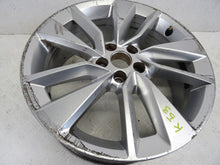 Laden Sie das Bild in den Galerie-Viewer, 1x Alufelge 17 Zoll 6.5&quot; 5x100 39ET 2GM601025D VW T-Cross Rim Wheel