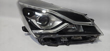 Load image into Gallery viewer, Frontscheinwerfer Toyota Yaris Rechts Scheinwerfer Headlight