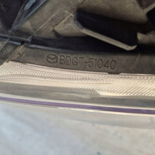 Laden Sie das Bild in den Galerie-Viewer, Frontscheinwerfer Mazda 3 BDG7-51040 Xenon Links Scheinwerfer Headlight SCH4754688203eh