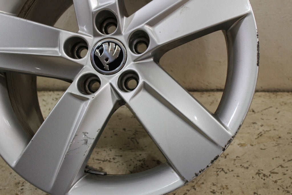 1x Alufelge 16 Zoll 7.0" 5x100 46ET Glanz Silber 6V0601025 Skoda Fabia Rim Wheel FEL2893243161tt