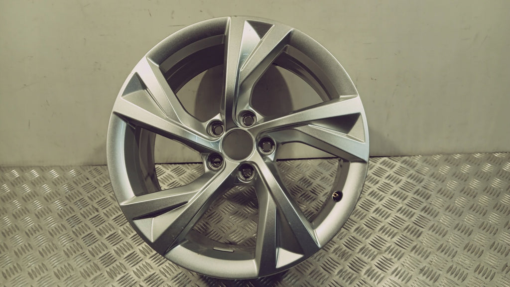 1x Alufelge 18 Zoll 8.0" 5x112 40ET Glanz Silber 8W0601025EJ Audi A4 B9 FEL8732081167op