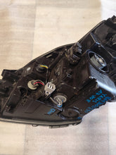 Laden Sie das Bild in den Galerie-Viewer, Frontscheinwerfer Toyota Yaris Rechts Scheinwerfer Headlight SCH2264002061tw