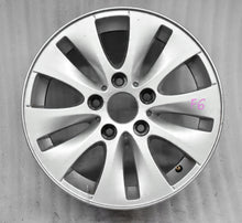 Laden Sie das Bild in den Galerie-Viewer, 1x Alufelge 16 Zoll 6.5&quot; 5x120 42ET Glanz Silber 6779786 BMW 1 E88 E81 E82 E87