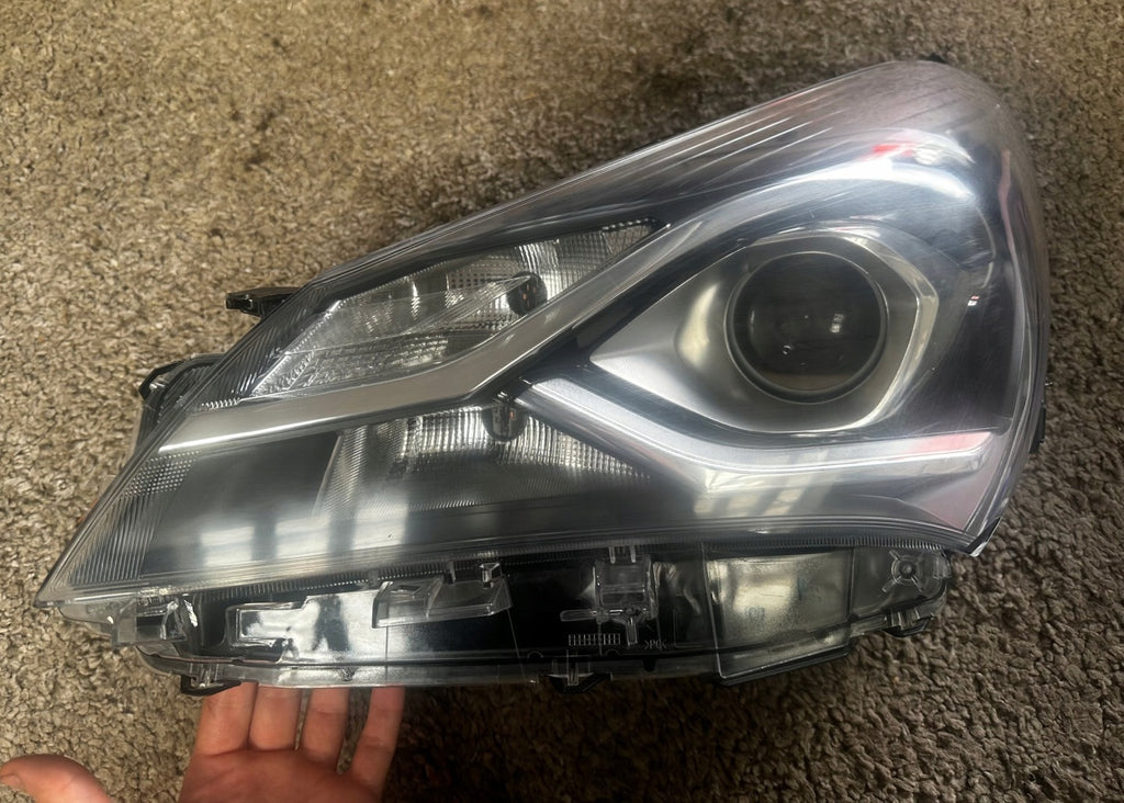 Frontscheinwerfer Toyota Yaris Links Scheinwerfer Headlight SCH1076606064bn