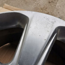 Laden Sie das Bild in den Galerie-Viewer, 1x Alufelge 18 Zoll 7.0" 5x105 38ET Glanz Graphit 95181596 Opel Astra Mokka FEL3729468449dc
