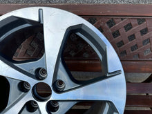 Laden Sie das Bild in den Galerie-Viewer, 1x Alufelge 18 Zoll 5x112 8V0601025DB Audi A3 Rim Wheel FEL6613267294uj