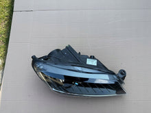 Laden Sie das Bild in den Galerie-Viewer, Frontscheinwerfer Skoda Superb III 3V1941016B Xenon Rechts Headlight