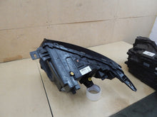 Laden Sie das Bild in den Galerie-Viewer, Frontscheinwerfer Ford Courier R2X613W029CE Rechts Scheinwerfer Headlight SCH7815264839om