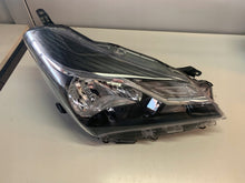 Load image into Gallery viewer, Frontscheinwerfer Toyota Yaris Rechts Scheinwerfer Headlight