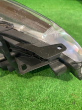 Load image into Gallery viewer, Frontscheinwerfer Toyota Yaris Links Scheinwerfer Headlight