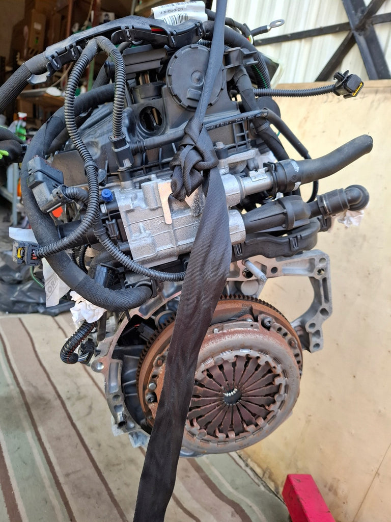 Motor Peugeot 2008 I HM05 1.2 VTI 27TKm Benzin Engine Komplett