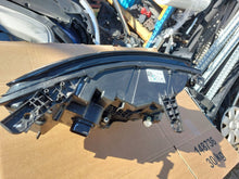 Laden Sie das Bild in den Galerie-Viewer, Frontscheinwerfer Renault 260609504R Links Scheinwerfer Headlight SCH9836311482wk