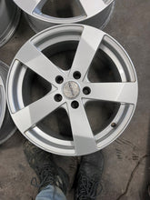 Load image into Gallery viewer, 4x Alufelge 17 Zoll 7.5" 5x112 Seat Ateca Yeti Sportsvan Touran Caddy I FEL8777006422ro