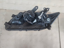 Laden Sie das Bild in den Galerie-Viewer, Frontscheinwerfer Toyota Rav 4 III Ein Stück (Rechts oder Links) Headlight SCH7899872091bb