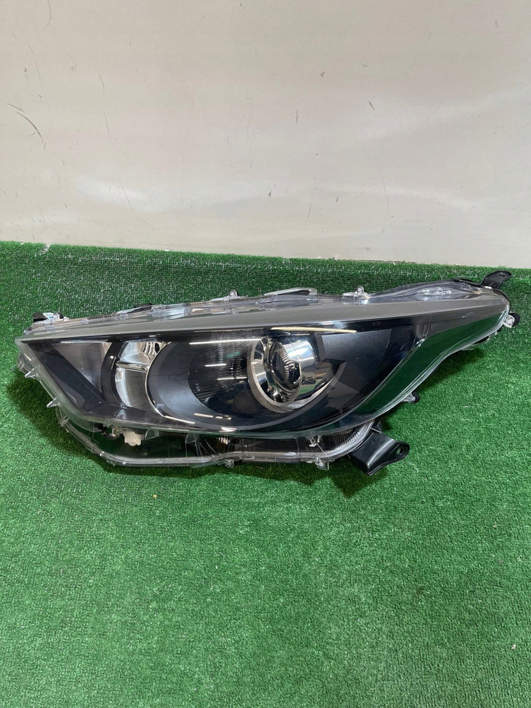 Frontscheinwerfer Toyota Yaris 0444636 Links Scheinwerfer Headlight SCH5000342060qg