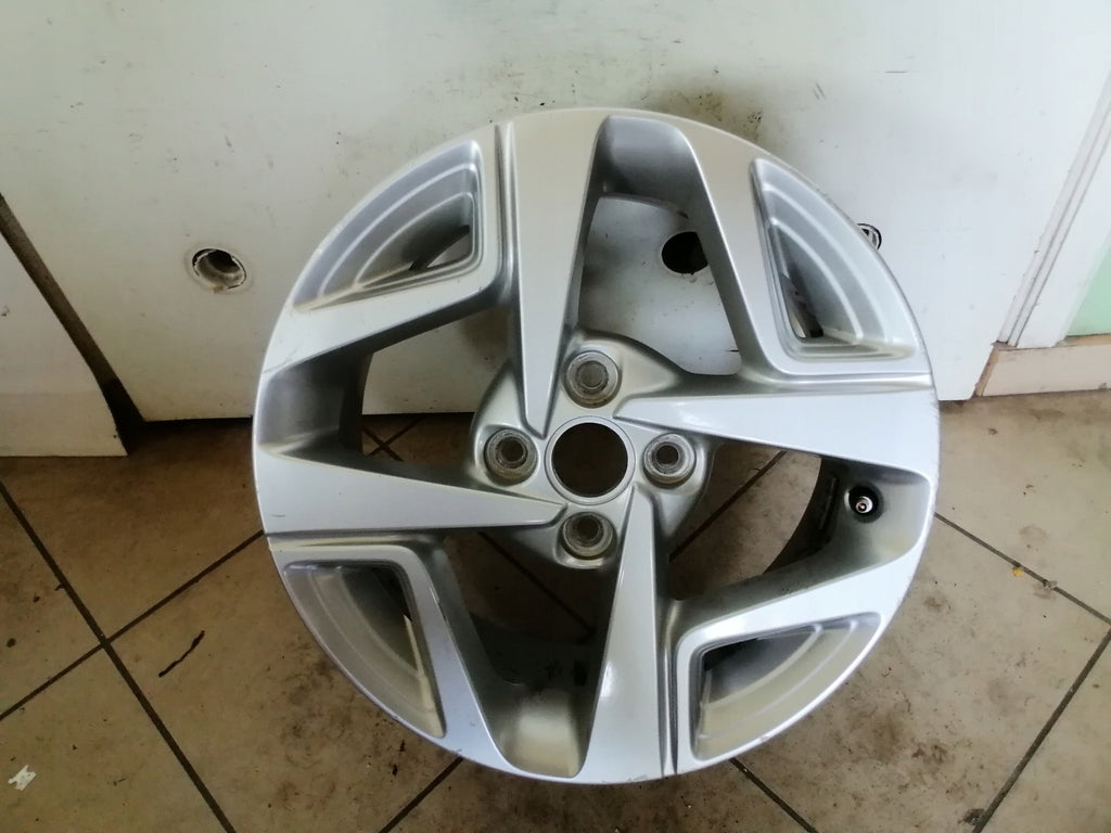 1x Alufelge 15 Zoll 6.0" 4x100 48ET Glanz Silber 52910-K7100 Hyundai I20 FEL9817663957iq