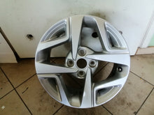 Load image into Gallery viewer, 1x Alufelge 15 Zoll 6.0" 4x100 48ET Glanz Silber 52910-K7100 Hyundai I20 FEL9817663957iq