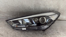 Laden Sie das Bild in den Galerie-Viewer, Frontscheinwerfer Hyundai Tucson D7921-110A0 Links Scheinwerfer Headlight SCH6241893887ee