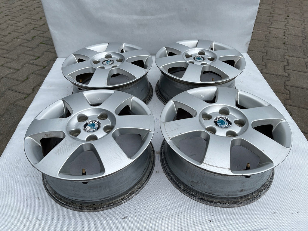 4x Alufelge 15 Zoll 6.0" 5x112 47ET Glanz Silber 1Z0601025K Skoda Octavia