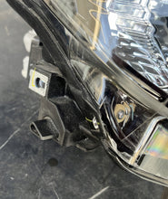 Load image into Gallery viewer, Frontscheinwerfer Mazda 2 D09K-51030 LED Rechts Scheinwerfer Headlight