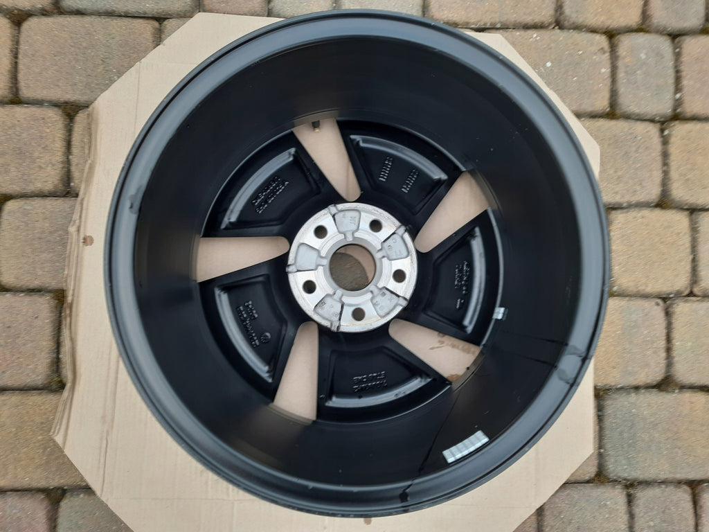 1x Alufelge 16 Zoll 7.0" 5x112 48ET Schwarz VW Golf Viii Rim Wheel FEL2467667185su