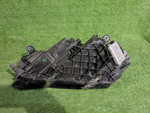 Laden Sie das Bild in den Galerie-Viewer, Frontscheinwerfer Skoda Octavia IV 5E4941036 Rechts Scheinwerfer Headlight SCH7861994477pk