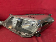 Load image into Gallery viewer, Frontscheinwerfer Toyota Yaris Ein Satz Scheinwerfer Headlight SCH4288683374wg