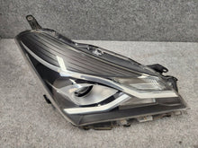 Laden Sie das Bild in den Galerie-Viewer, Frontscheinwerfer Toyota Yaris LED Rechts Scheinwerfer Headlight SCH4279341571cv