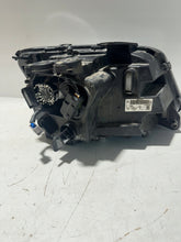 Laden Sie das Bild in den Galerie-Viewer, Frontscheinwerfer VW Amarok 2H1941015T Xenon Links Scheinwerfer Headlight SCH6593395998lt