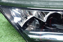 Laden Sie das Bild in den Galerie-Viewer, Frontscheinwerfer Skoda Octavia IV Rechts Scheinwerfer Headlight SCH6644563981hk