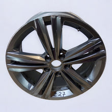 Load image into Gallery viewer, 1x Alufelge 17 Zoll 7.0&quot; 5x112 40ET Glanz 3G0601025BF VW Passat B8 Rim Wheel