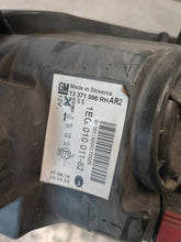 Laden Sie das Bild in den Galerie-Viewer, Frontscheinwerfer Opel Astra J 13371596 Rechts Scheinwerfer Headlight SCH6540374011uz