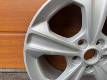 Laden Sie das Bild in den Galerie-Viewer, 1x Alufelge 17 Zoll 7.5&quot; 5x108 52 5ET Glanz Silber CJ5C-1007-B2B Ford Kuga