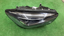 Laden Sie das Bild in den Galerie-Viewer, Frontscheinwerfer Mercedes-Benz W247 A247902003 FULL LED Rechts Headlight