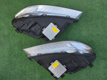 Load image into Gallery viewer, Frontscheinwerfer Volvo S80 V70 31214172 8635076 Bi-Xenon Rechts oder Links SCH1024603469ej