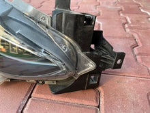 Laden Sie das Bild in den Galerie-Viewer, Frontscheinwerfer Mazda 3 BHN3-51030 Xenon Rechts Scheinwerfer Headlight