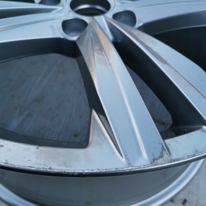 1x Alufelge 18 Zoll 8.0" 5x112 40ET Glanz 3G8601025N VW Rim Wheel FEL4650052435bw