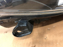 Laden Sie das Bild in den Galerie-Viewer, Frontscheinwerfer Toyota Yaris Rechts Scheinwerfer Headlight SCH1272653440kp