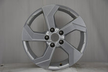 Load image into Gallery viewer, 1x Alufelge 17 Zoll 7.0" 5x114.3 40ET Glanz Silber KB409-6U200 Nissan Juke FEL3919372104fh