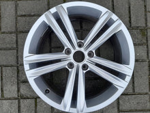 Laden Sie das Bild in den Galerie-Viewer, 1x Alufelge 18 Zoll 7.0" 5x112 43ET Glanz Silber 5NA601025M VW Tiguan Rim Wheel FEL4406792607hs